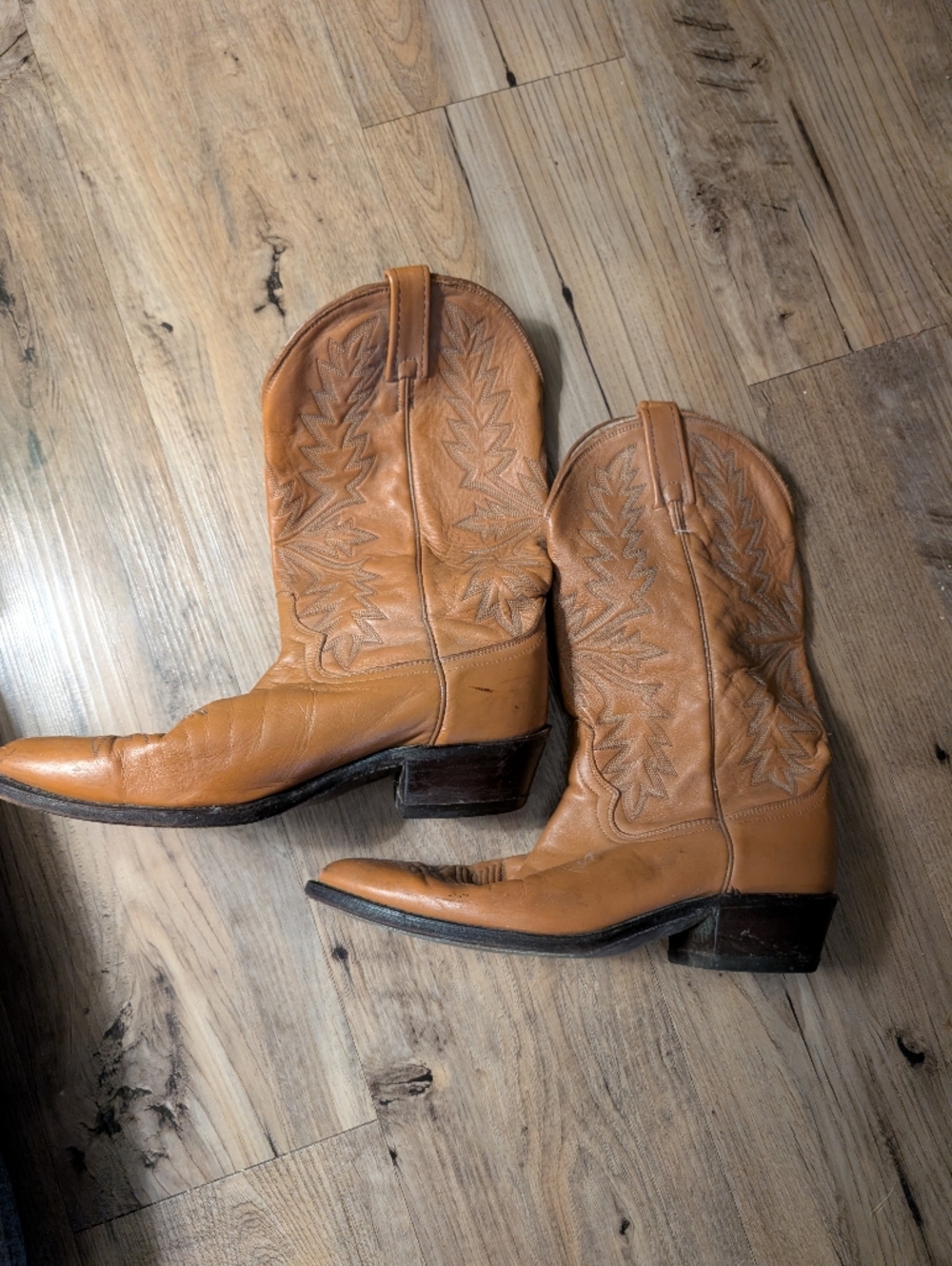 Dan Post Tan Soft Leather Western Cowboy Boots with Stitch Detail